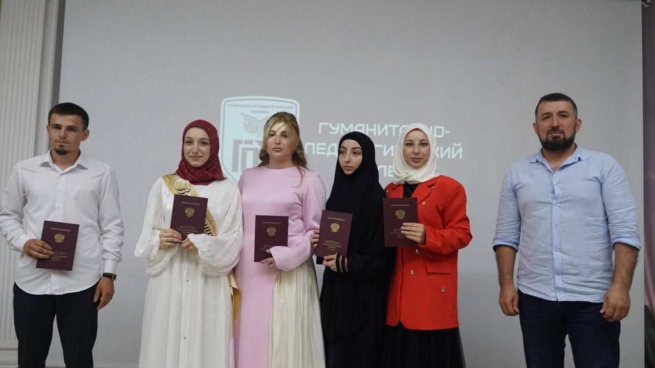 Лучшие выпускники колледжа получили заветные «красные корочки» из рук директора  ГПК Алаутдина Аскерова